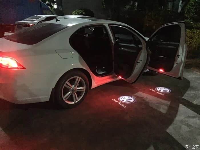 速腾车什么版本带迎宾灯和反光镜辅助灯