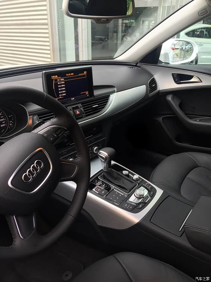 白色奥迪a6 迟到的提车作业