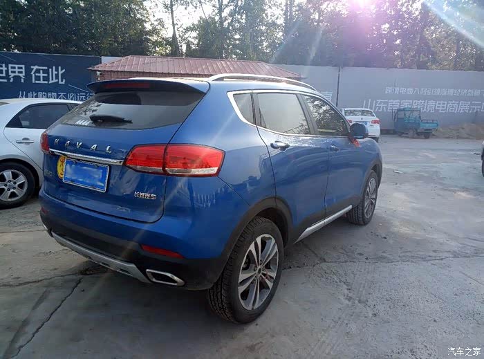 遇见骚蓝色哈弗h2s挺惊艳的