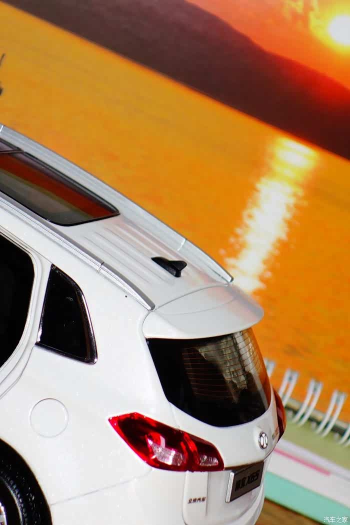 夕阳下的绅宝x65