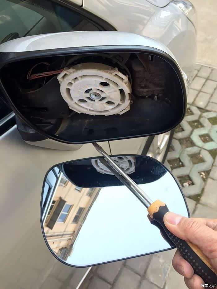 【图】逸致右后视镜的镜片拆不下来. 求助_逸致论坛_汽车之家论坛