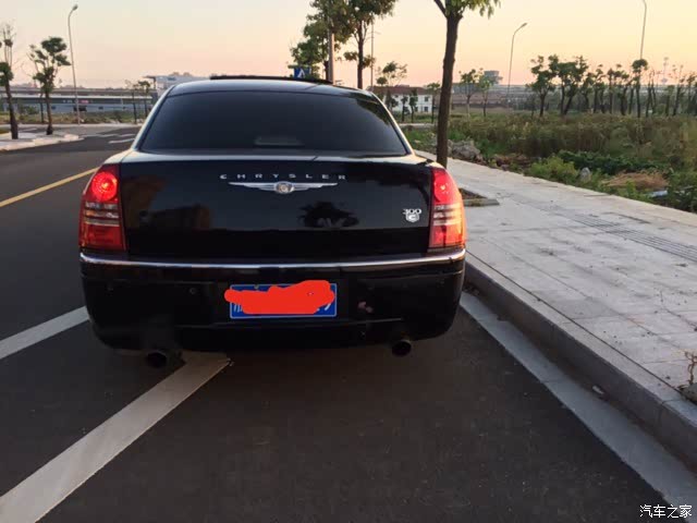 玩够了,出一辆克莱斯勒300c老款