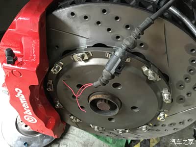可能是杭州首台改装双卡钳的奥迪tt,brembo前六后四刹车改装