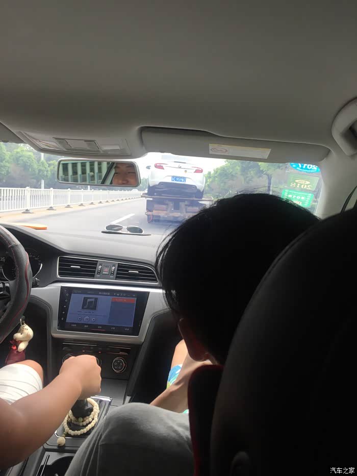 拖到4s店,我坐在朋友车上看心里真难受