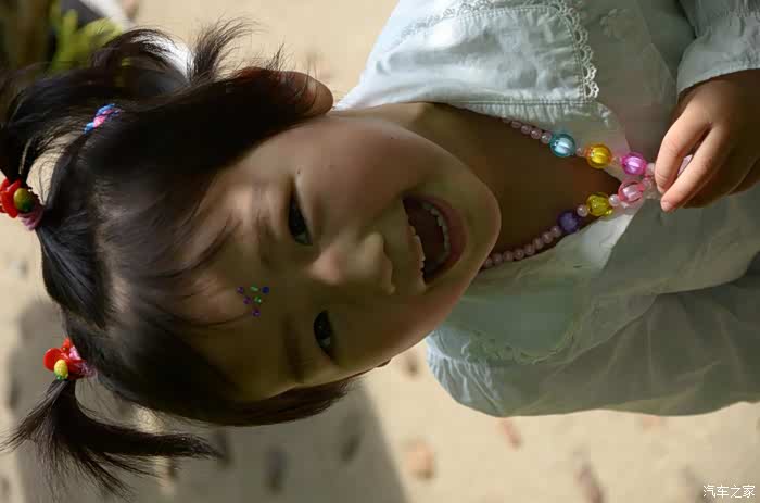 看这娃娃笑的多开心!