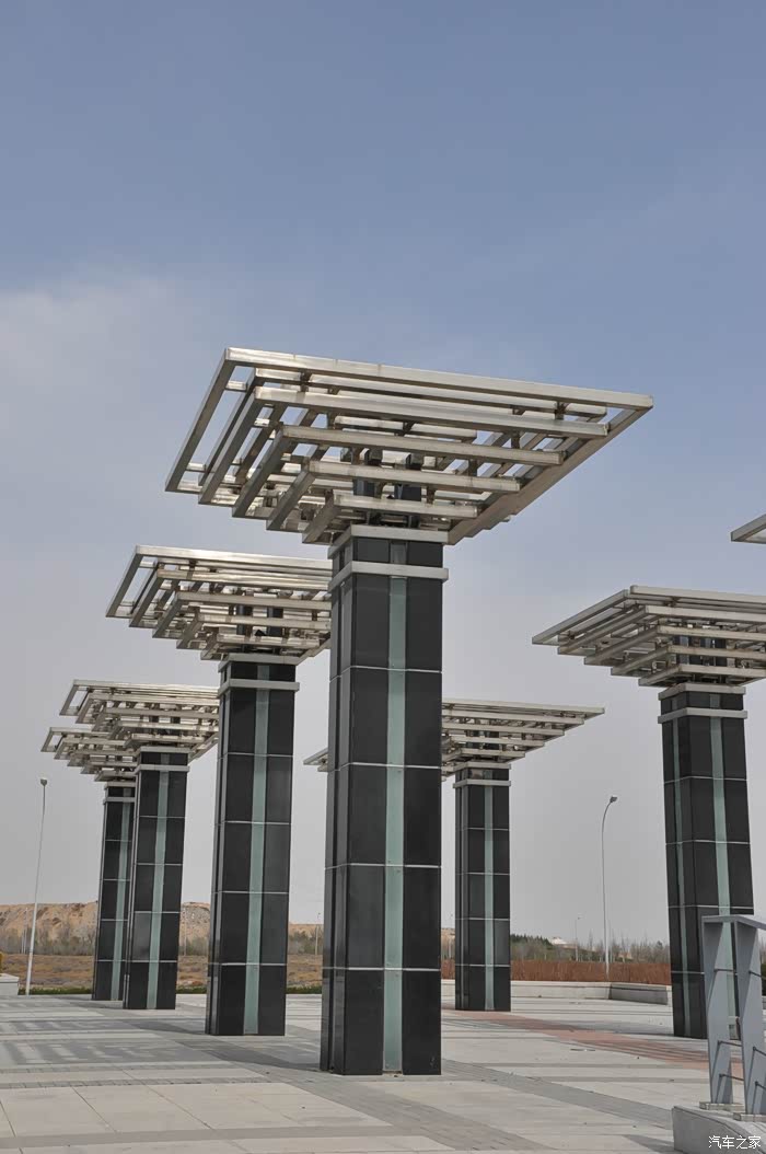 上海庙万马奔腾广场