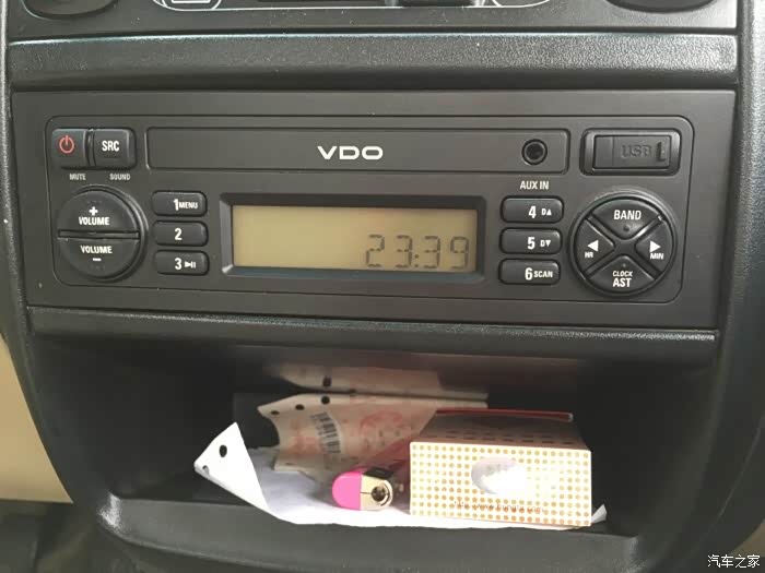 求助08排量的乐驰原厂收音机是这样的能放歌吗