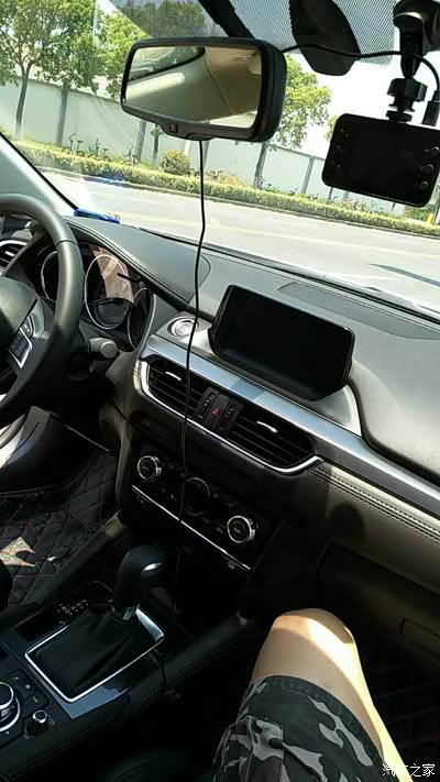 副驾驶角度中控