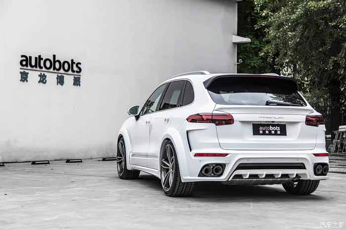 白衣绅士保时捷卡宴techartmagnum惊艳登场