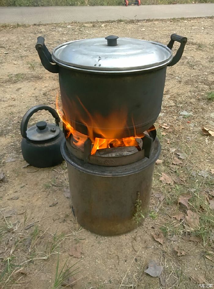 烧湿柴的柴火气化炉图片