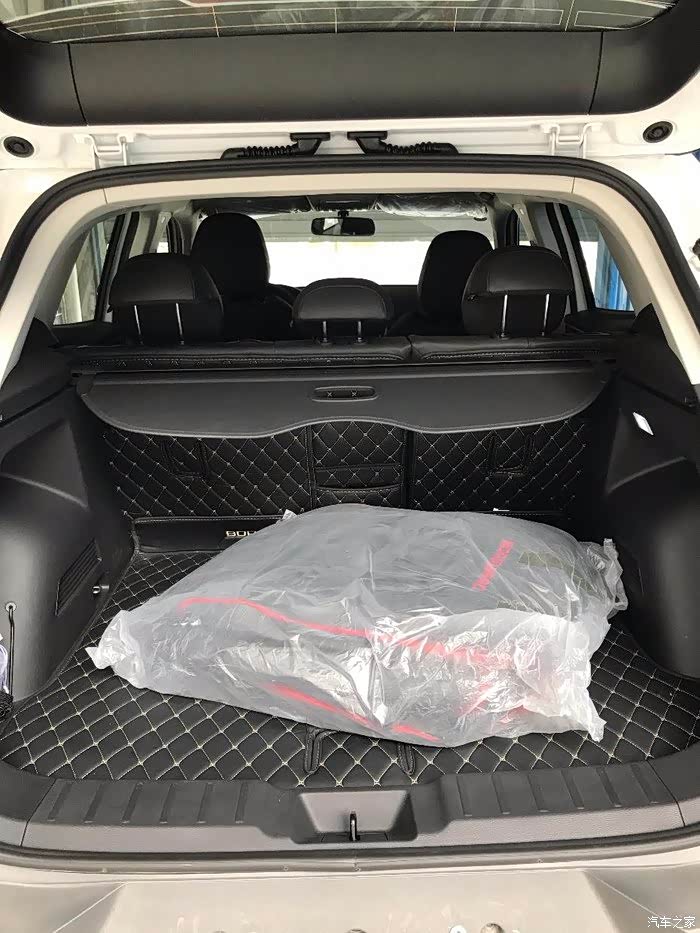 后备箱空间足够用了