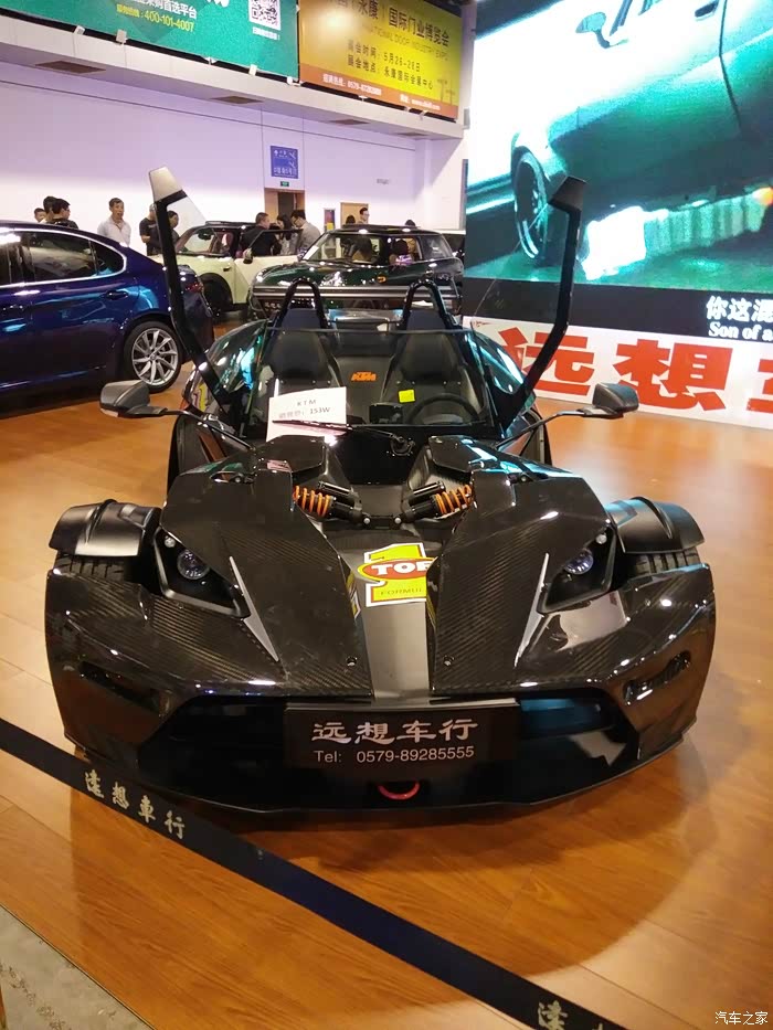 走马观花永康车展之吉利家族附福利没车模的车展都是耍流氓