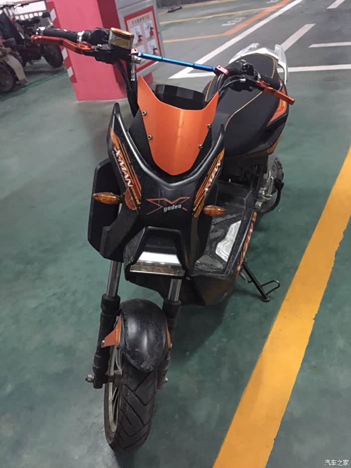 准高三学子喜提雅迪战警电摩!