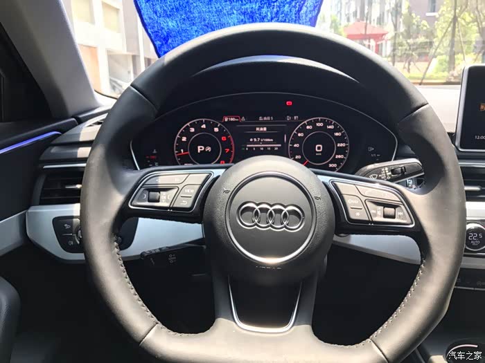 运动平底方向盘据说什么立体感强