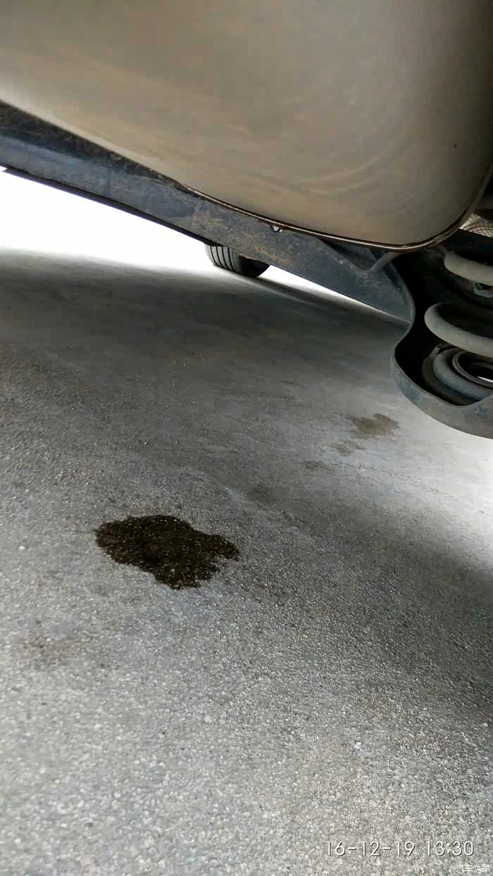 搞不懂的是滴水的位置怎么在排气管里面了?求教