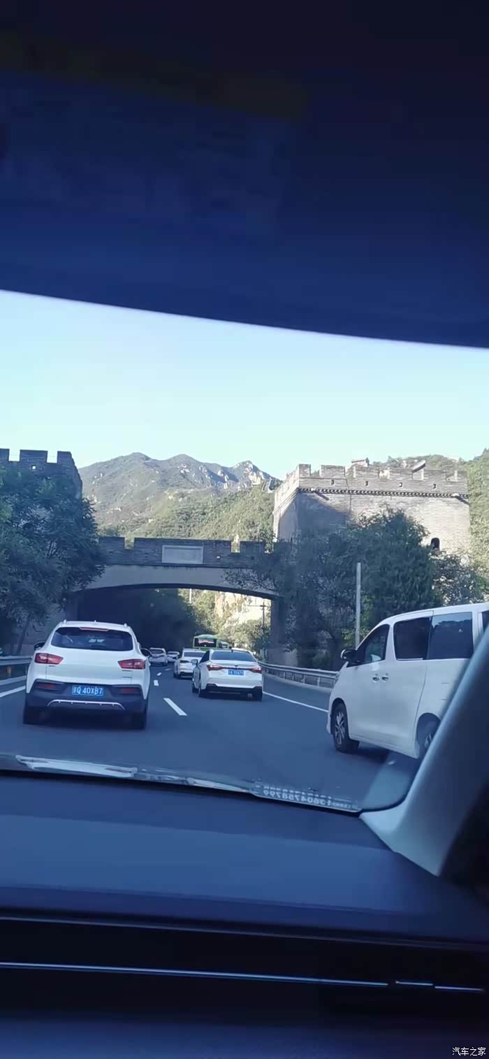 相聚中秋迎国庆国庆假期自驾出行体验黄金周带来的快乐