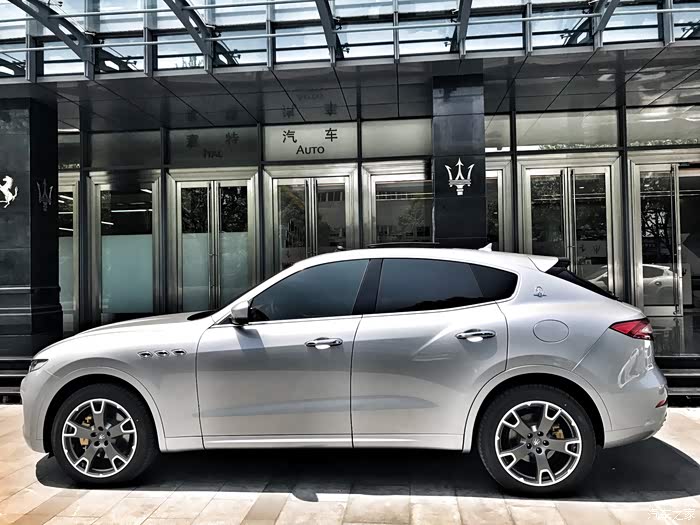 【图】今天提车了,给想选水银灰的朋友看看哈_玛莎拉蒂论坛_汽车之家