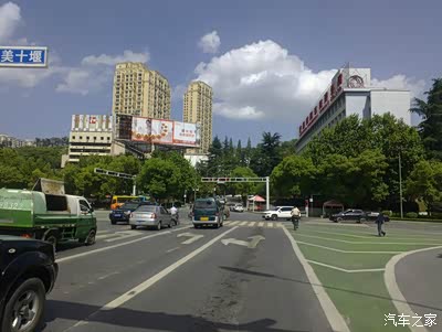 请问十堰网友:这个路口能否左转