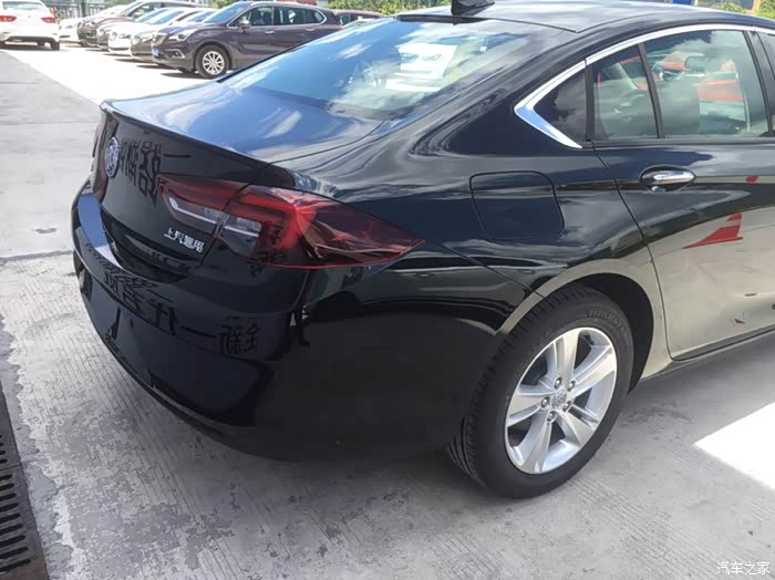 全新一代君威墨玉黑20t顶配实车实拍