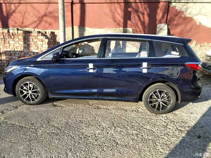 苦苦等待了70天北京房山宋max首台墨石蓝提车作业认证车主