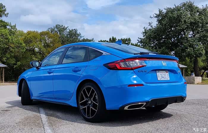 实拍第十一代思域hatchback版溜背造型更动感