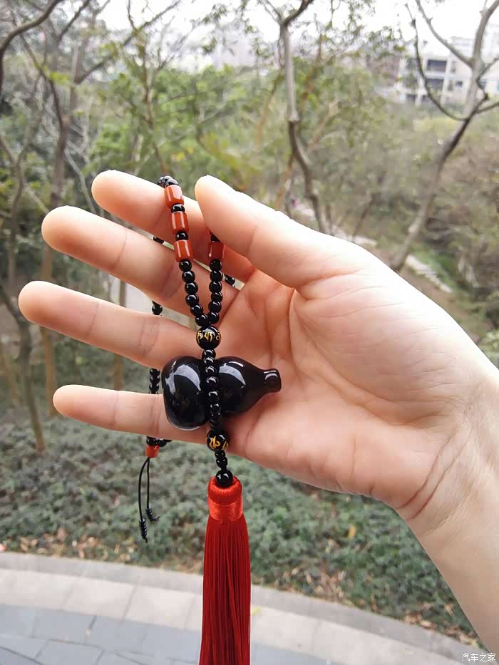 自己手工编织的挂件,男人也能心灵手巧