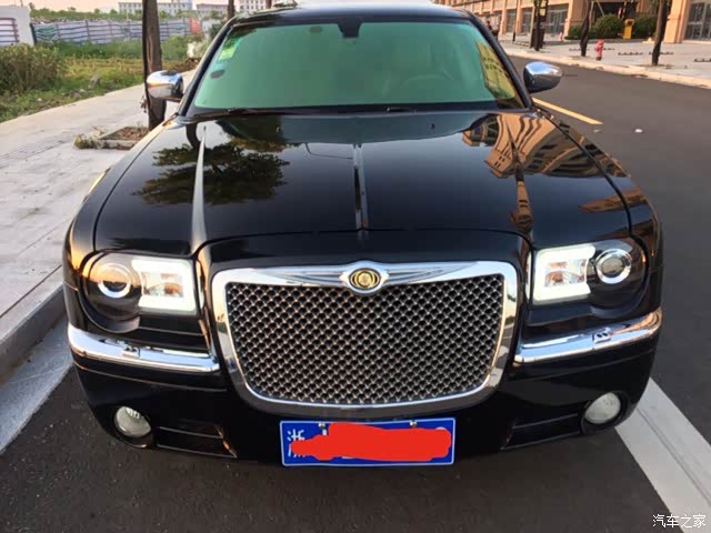 玩够了,出一辆克莱斯勒300c老款