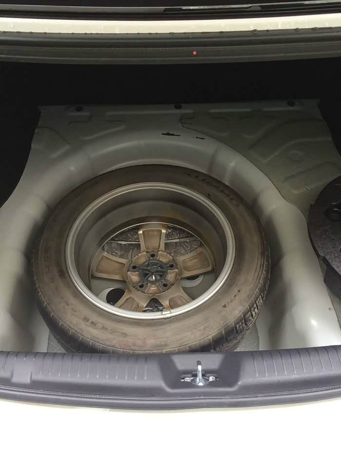 朗动后备箱里能不能放下16寸全尺寸备胎