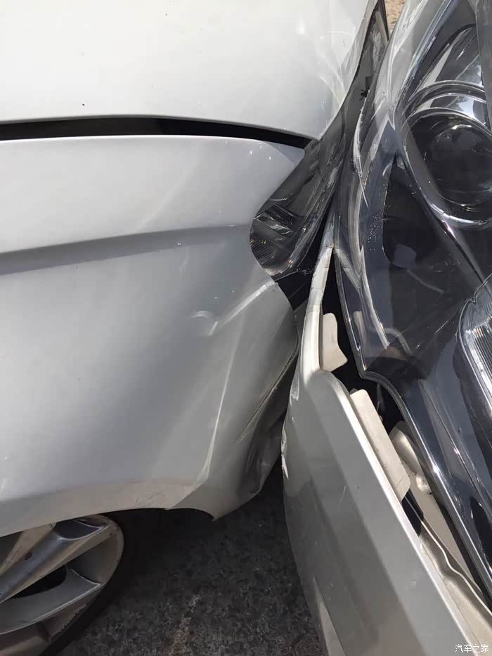 【图】今天被撞了顺便想改包围了_奥迪a4l论坛_汽车之家论坛