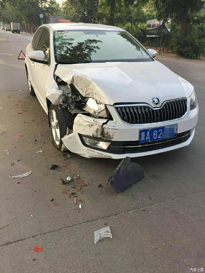 明锐追尾事故多图