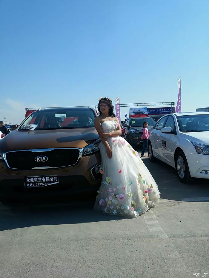 石河子十一车展看美女