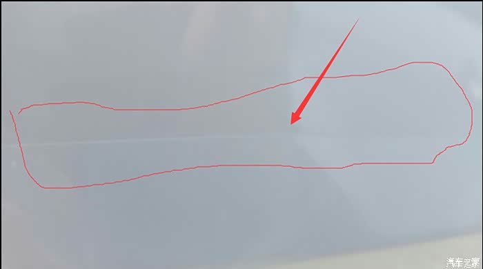 那么长一条白线没看出来吗.