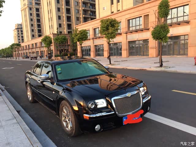 玩够了,出一辆克莱斯勒300c老款