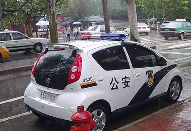  小警车不错
