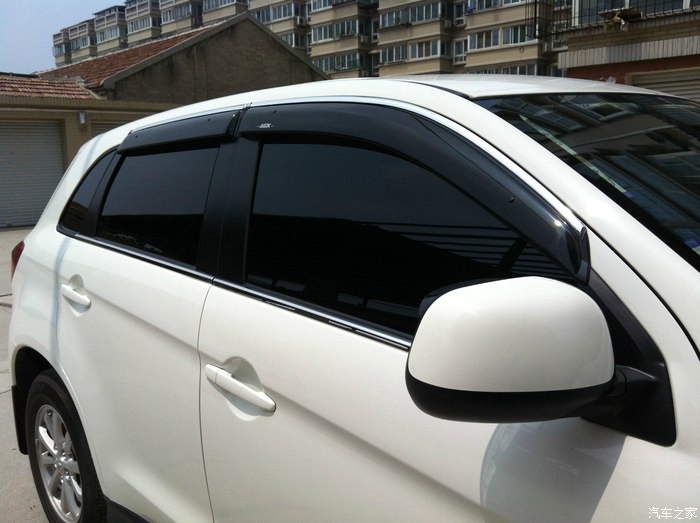 贴膜作业,全车3m的,前档晶锐70,侧面后面最黑的黑马王子!