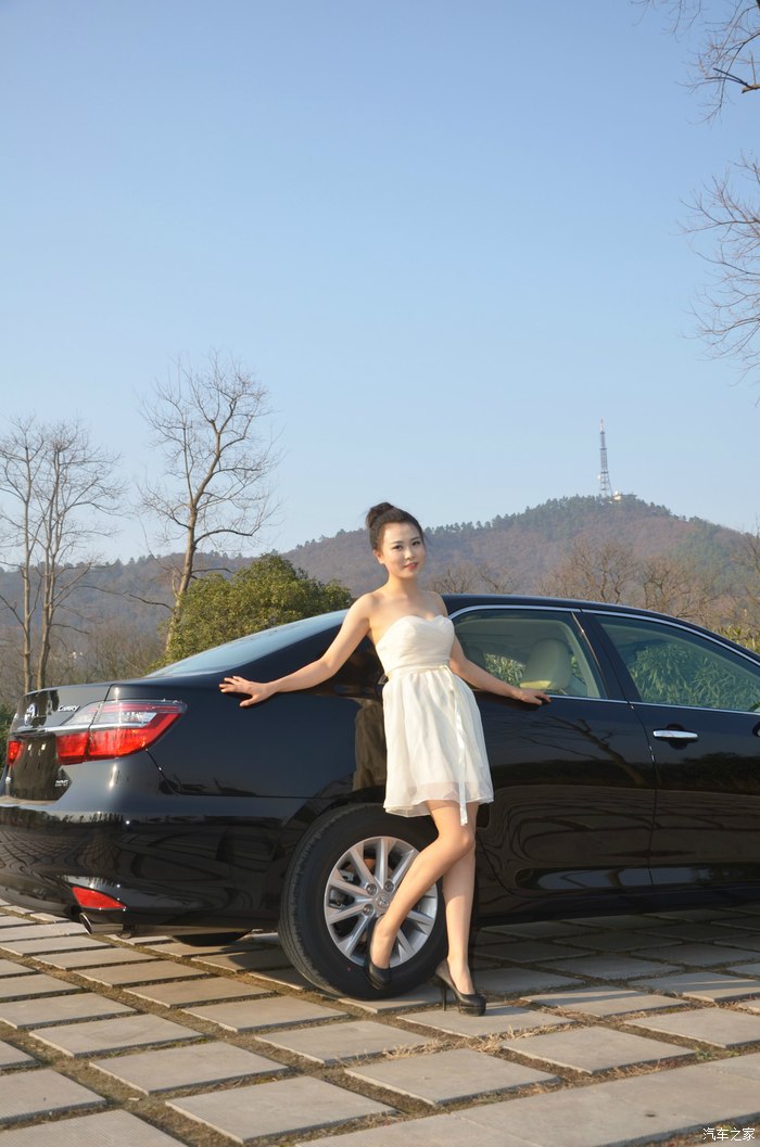 宣城挖机小弟长腿性感媳妇2015凯美瑞车模妖娆冻人全国首发