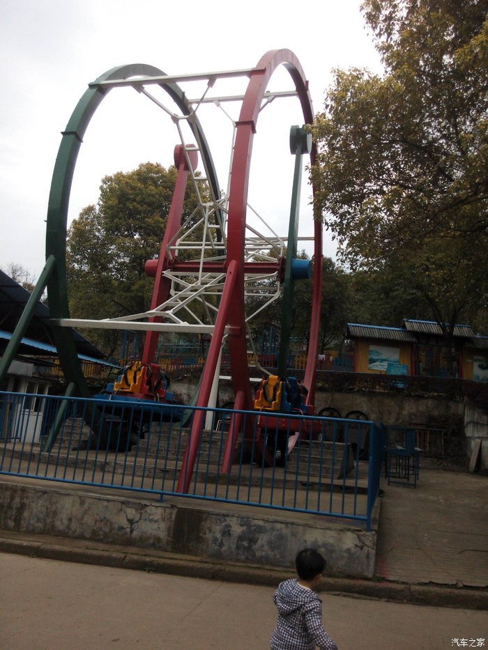 全是小孩的游乐园游东阳市广厦西山公园二期