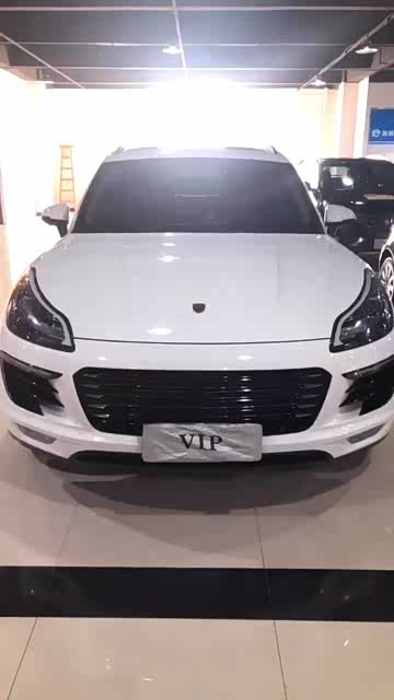 保时泰白色帅气